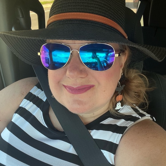 Meet your Posher, Lisa - Picture 1 of 1